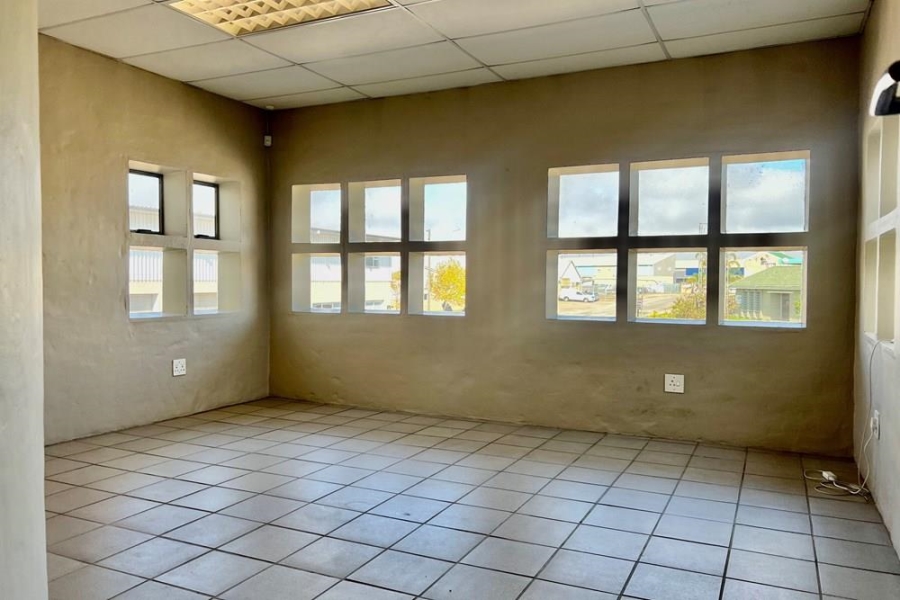  Bedroom Property for Sale in Tamsui Industria Western Cape